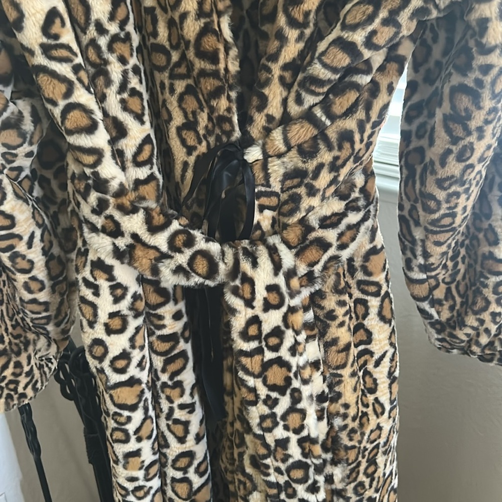 NWB Minky Couture Luxurious And Soft Leopard Print Robe - Picture 3 of 13